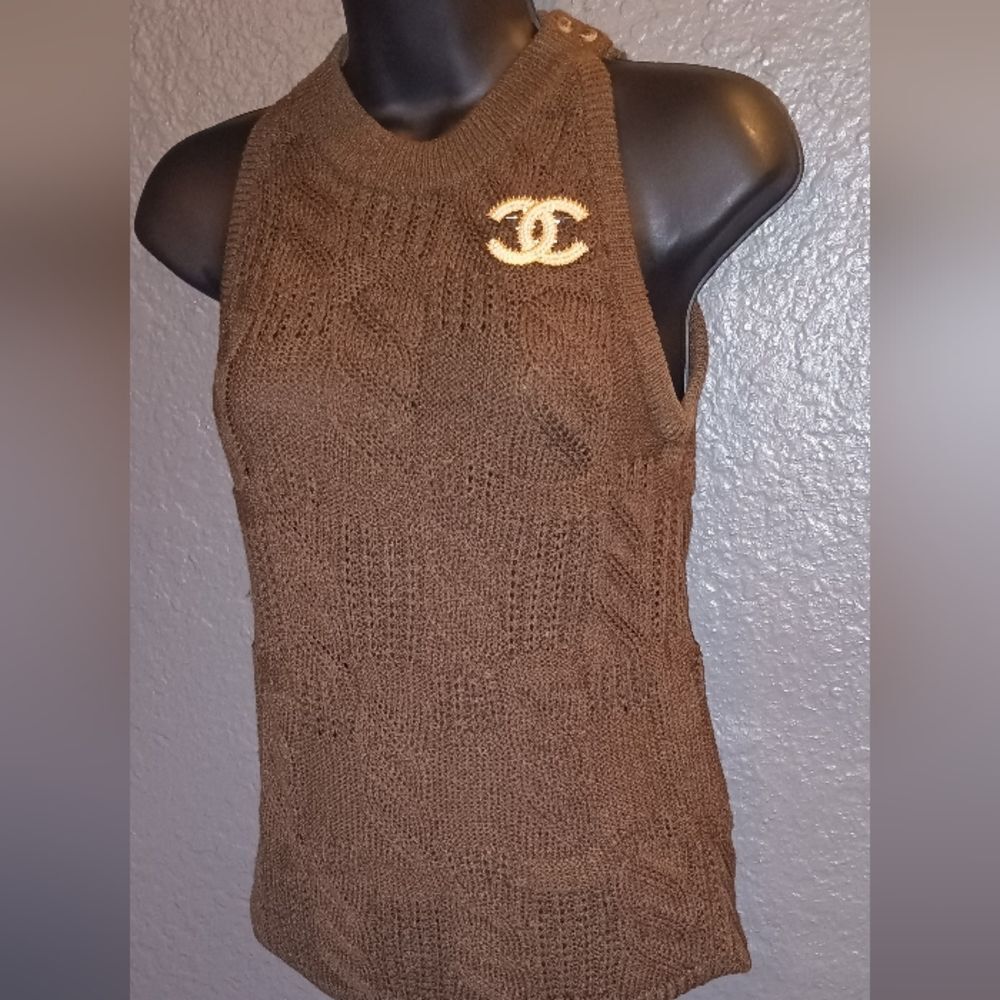 Isaac Mizrahi Brown Sleeveless Mock Neck Sweater W/Faux Buttons on Shoulder - Picture 2 of 7